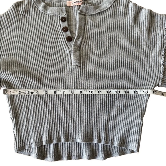 Urban Outfitters Small Henley Grey Sweater Crop Wide Sleeve Ribbed Pullover - Picture 6 of 9